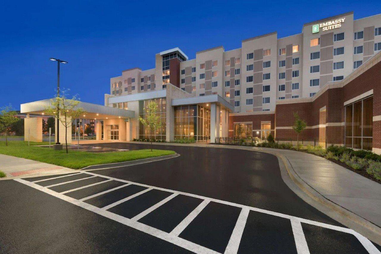 Embassy Suites By Hilton Chicago Нейпървил Екстериор снимка
