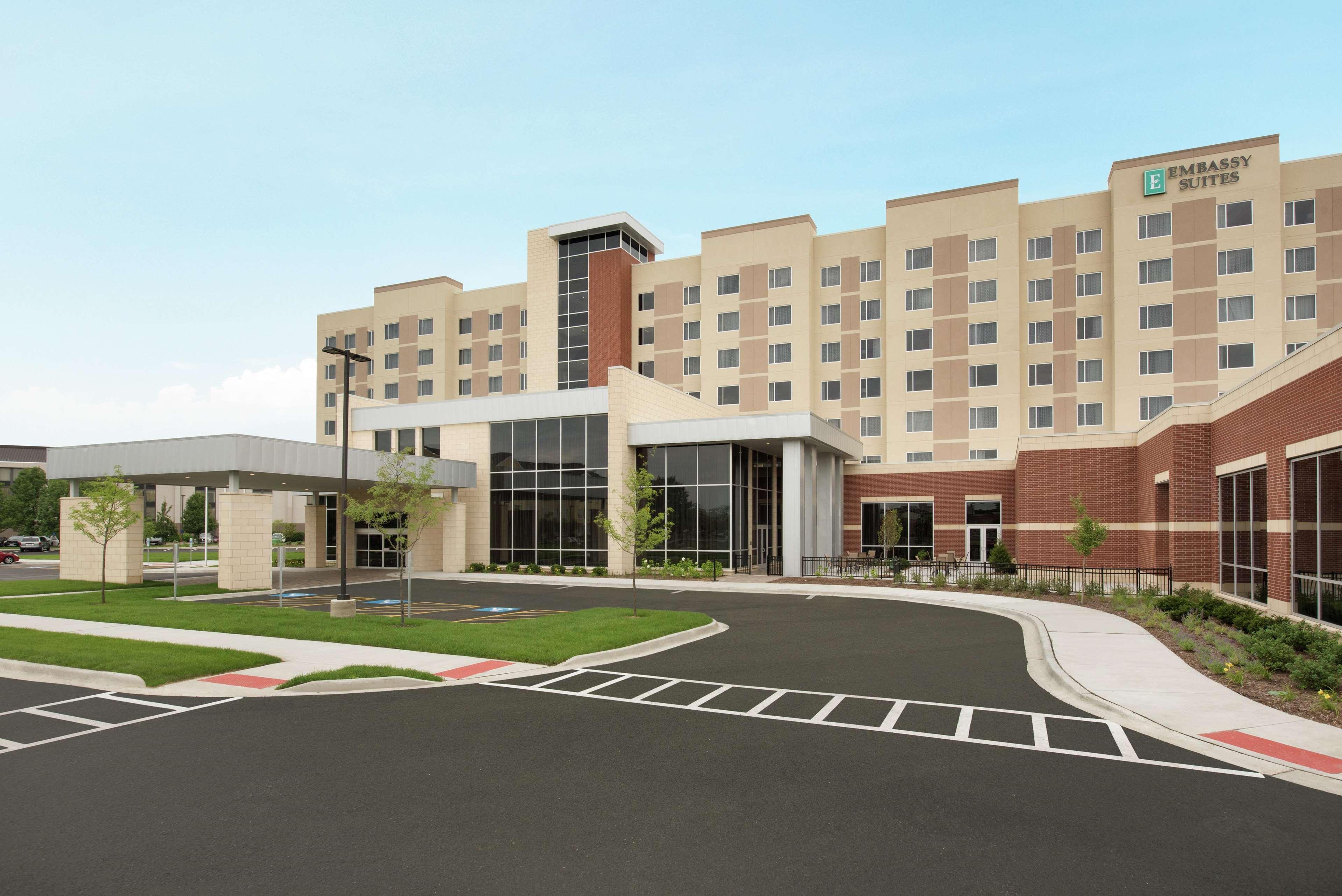 Embassy Suites By Hilton Chicago Нейпървил Екстериор снимка