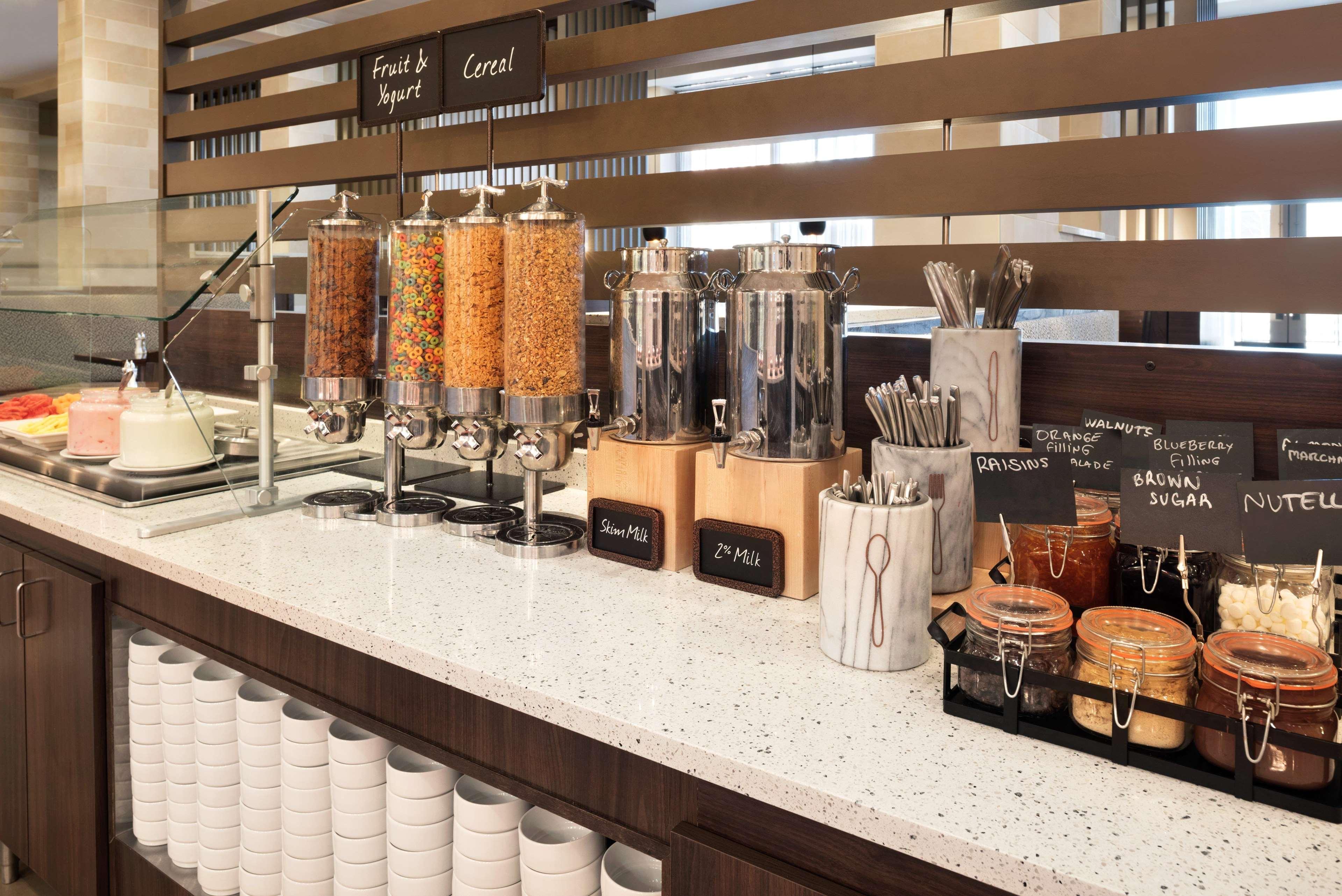 Embassy Suites By Hilton Chicago Нейпървил Екстериор снимка