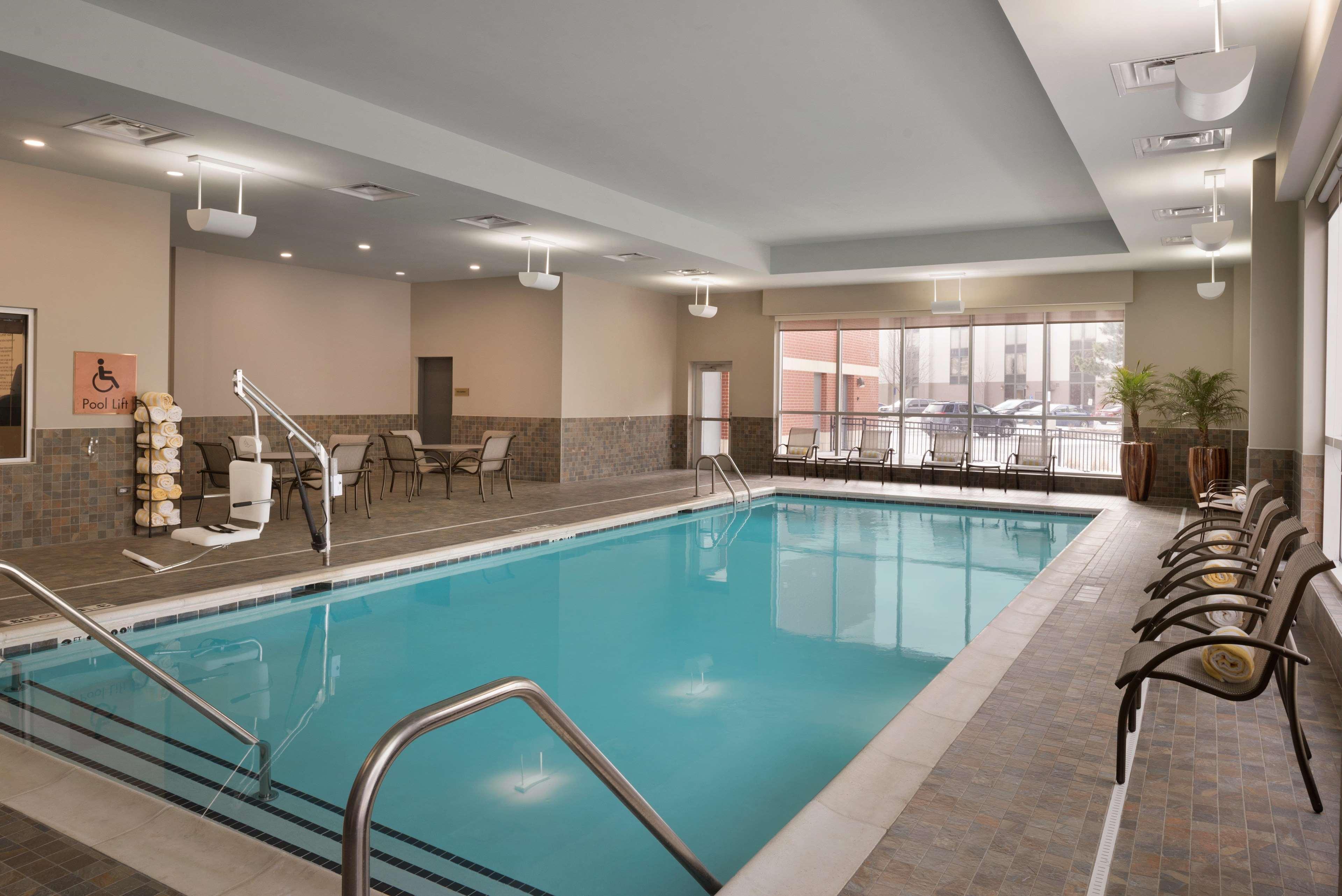 Embassy Suites By Hilton Chicago Нейпървил Екстериор снимка