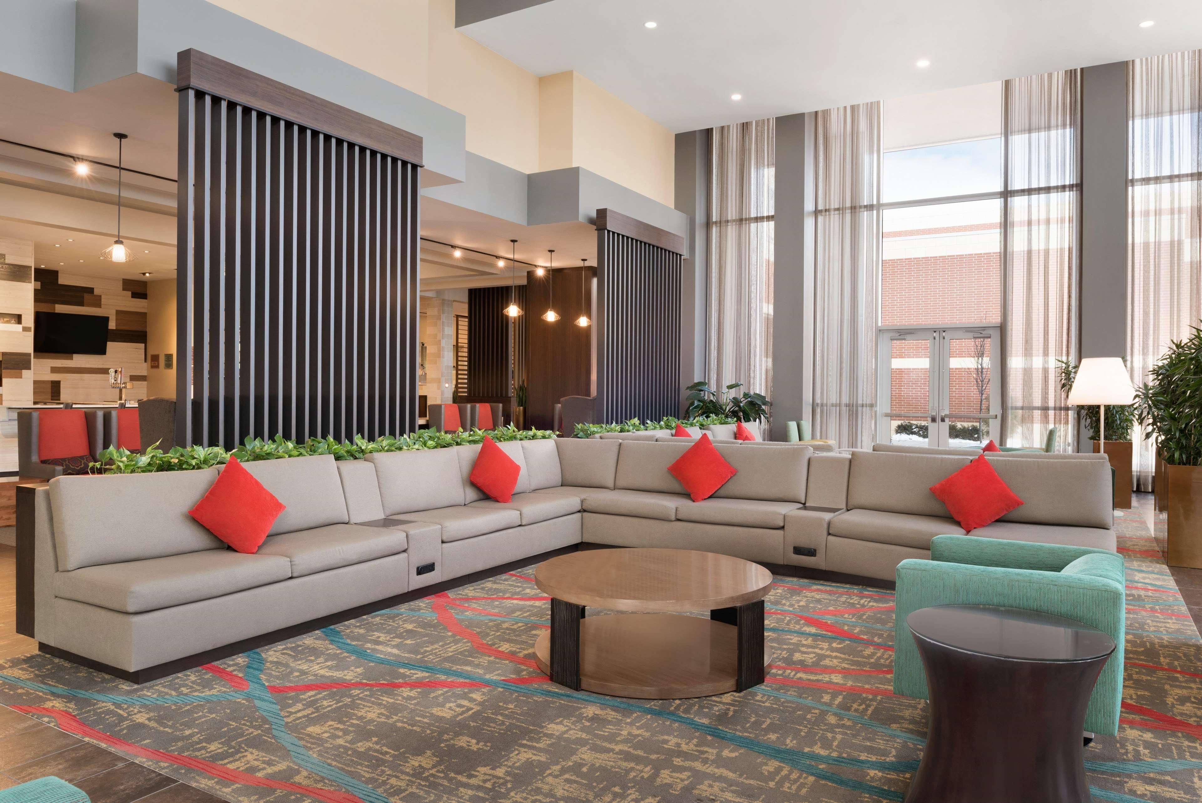 Embassy Suites By Hilton Chicago Нейпървил Екстериор снимка
