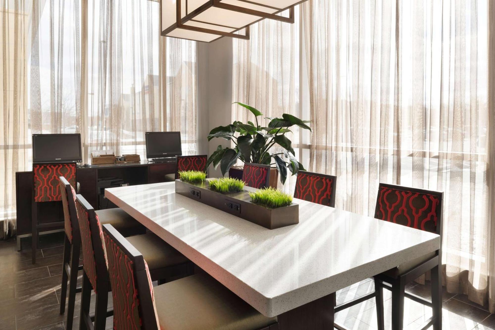 Embassy Suites By Hilton Chicago Нейпървил Екстериор снимка