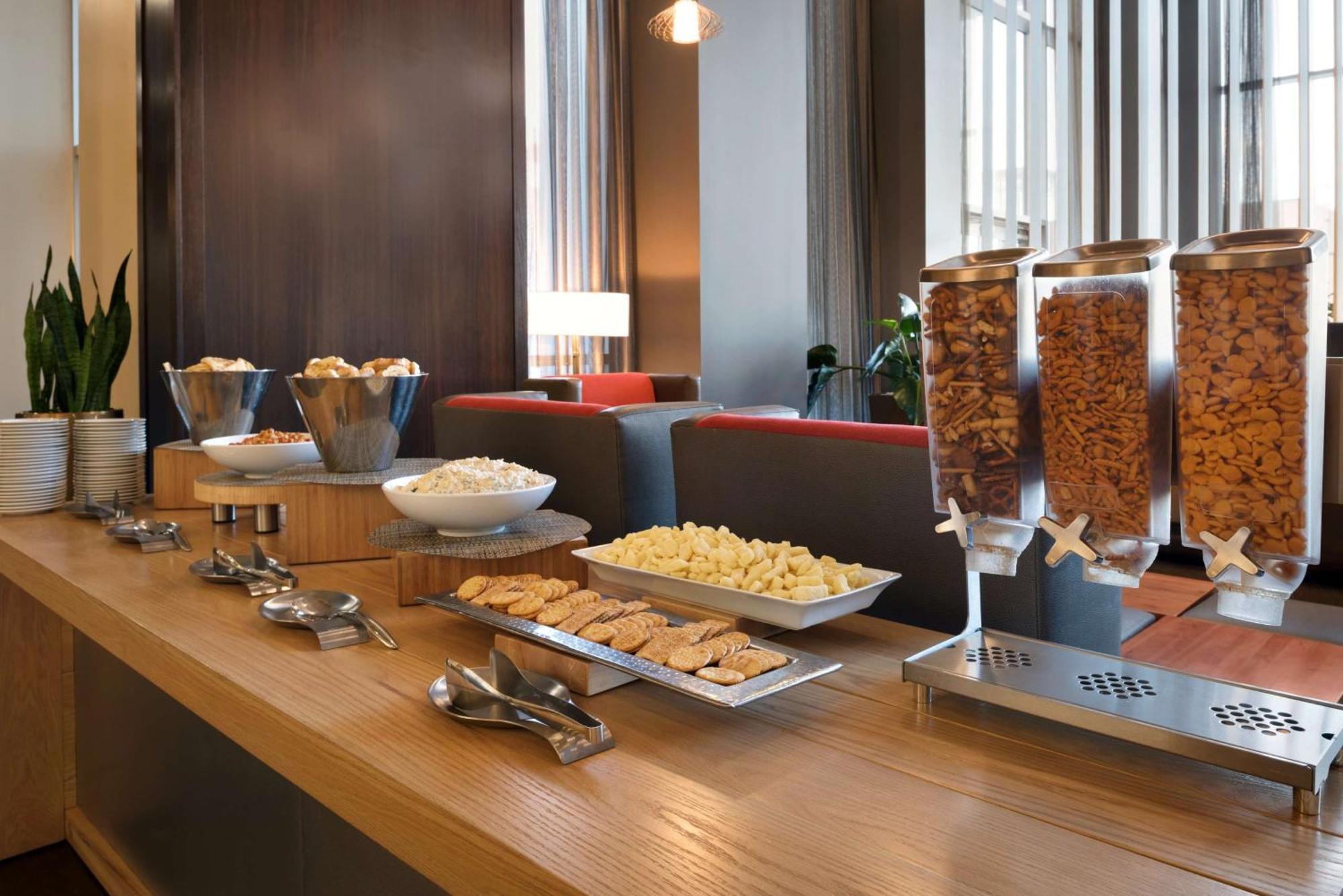 Embassy Suites By Hilton Chicago Нейпървил Екстериор снимка